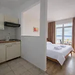 Sunce Beachfront Подгора