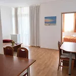 Апартаменты Sunce Beachfront Подгора