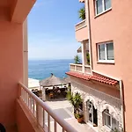 Sunce Beachfront * Podgora (Split-Dalmatia)