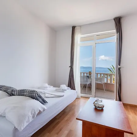 Sunce Beachfront Apartment Podgora (Split-Dalmatia)