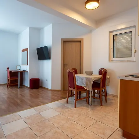 Sunce Beachfront Apartmán *