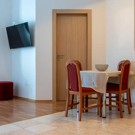 Apartment Sunce Beachfront Podgora (Split-Dalmatia)