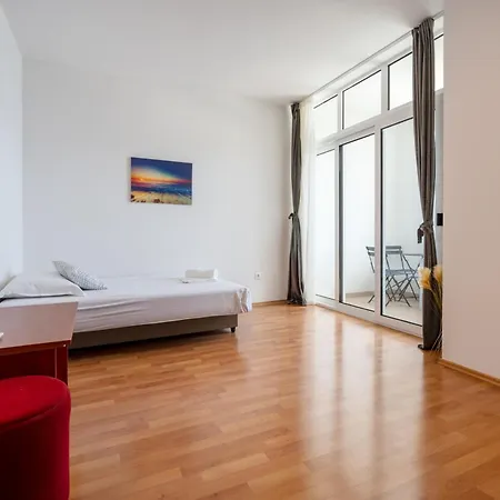 Sunce Beachfront Apartmán